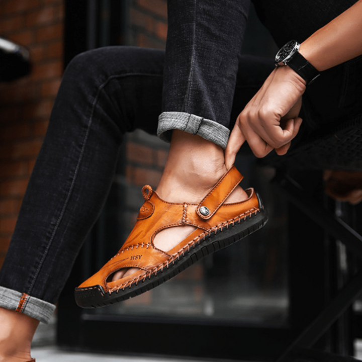 Lightweight men's breathable summer sandals for ultimate comfort. Perfect for outdoor activities, casual walking, and beach trips.