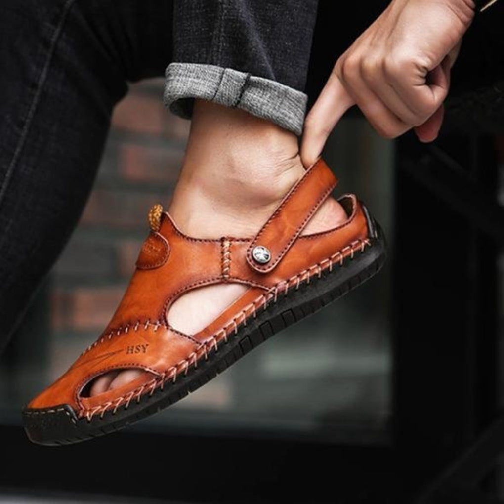 Durable men's summer walking sandals. Breathable design ensures comfort for all-day wear, outdoor adventures, and beachwear.
