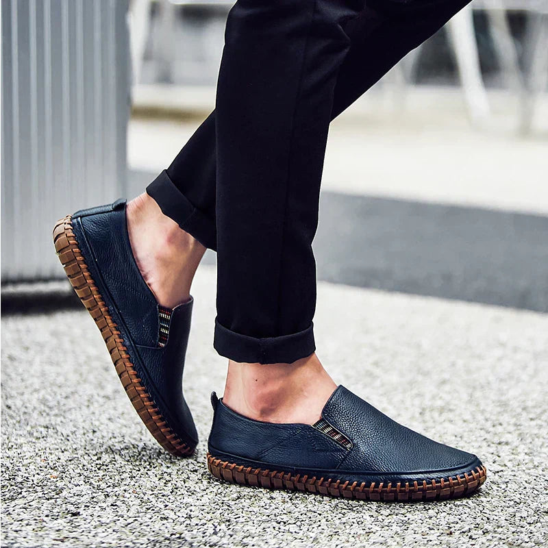 Casual men's footwear: comfortable slip-on shoes perfect for daily walking and leisure.