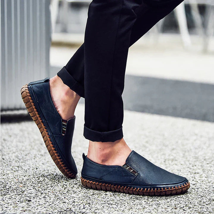 Casual men's footwear: comfortable slip-on shoes perfect for daily walking and leisure.