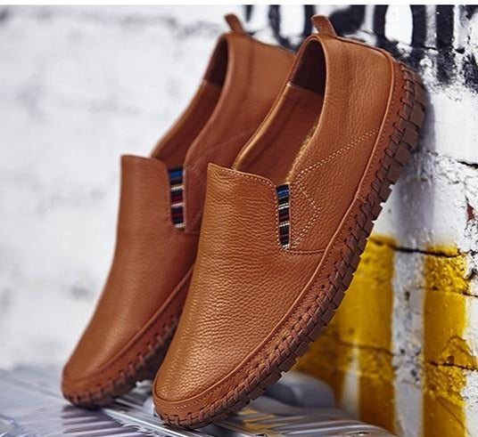 Easy-to-wear men's slip-on shoes, comfortable for daily walking and casual everyday activities.