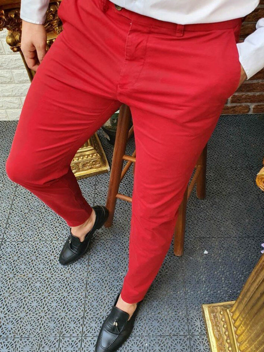 Durable men's casual summer chino pants with an adaptable elastic waistband.