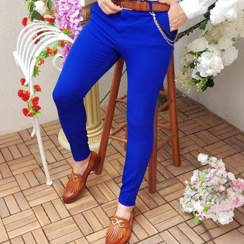 Stylish men's summer bottoms: chino pants featuring a comfortable elastic waistband.
