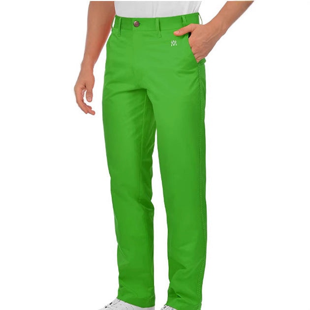 Close-up: Men's chino pants' elastic waist detail, showcasing comfort & easy fit.