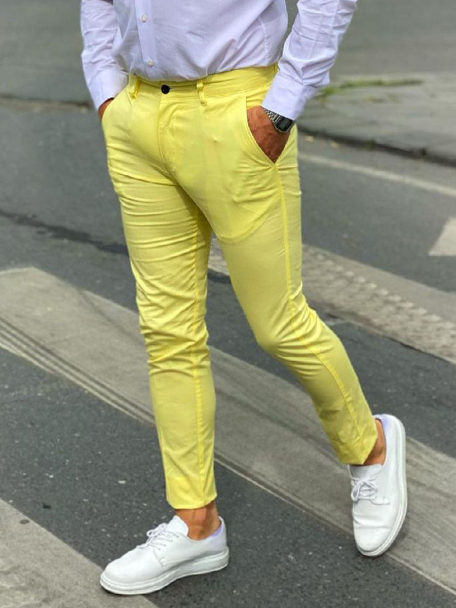 Versatile men's summer chino pants, great for casual outings or relaxing leisure.