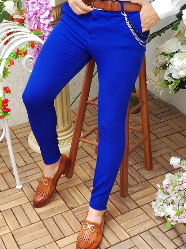 Breathable men's summer chino pants, combining comfort with a modern casual style.