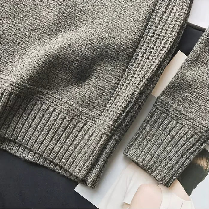 Warm men's sweater in a timeless alpine knit, crafted from a comfortable wool blend.