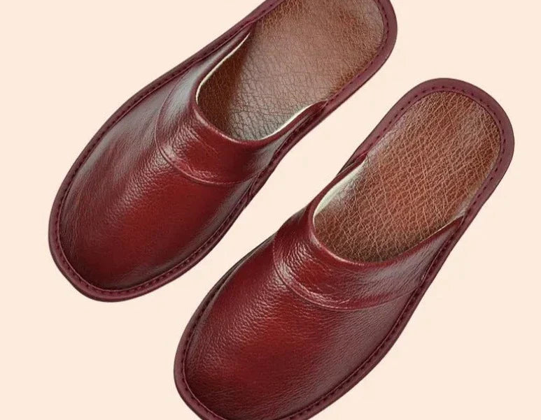 Men's cozy comfort slippers with supportive arch & non-slip sole, perfect for relaxing at home.