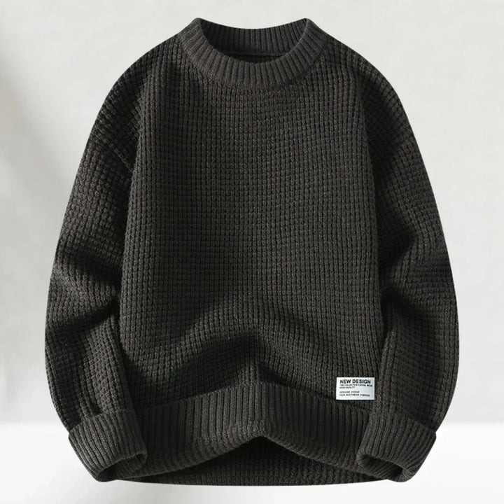 Stylish men's long-sleeve crew neck sweater, a warm and comfortable pullover for winter fashion.