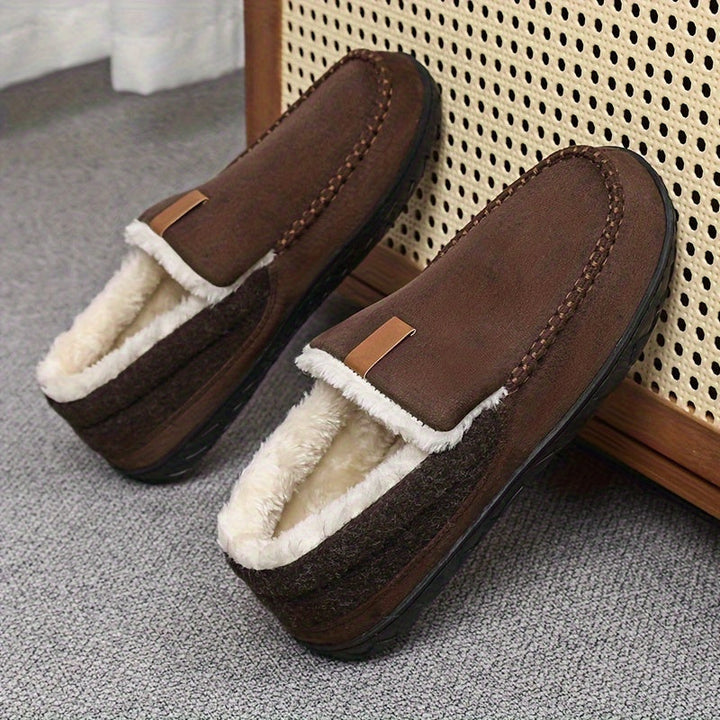 Slip-on men's footwear, warm sheepskin lining, perfect for indoor comfort & relaxation.