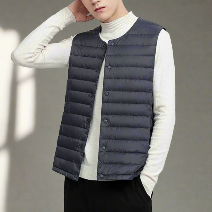 Men's dark green quilted snap gilet, lightweight bodywarmer for effortless casual layering, modern outerwear.
