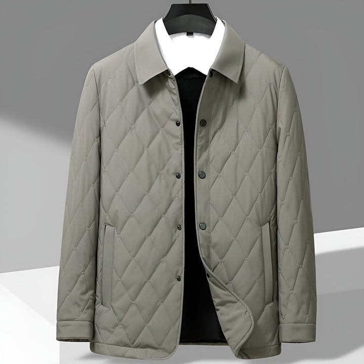 Stylish men's quilted jacket featuring a sharp shirt collar & smart design. Versatile for casual & formal looks.