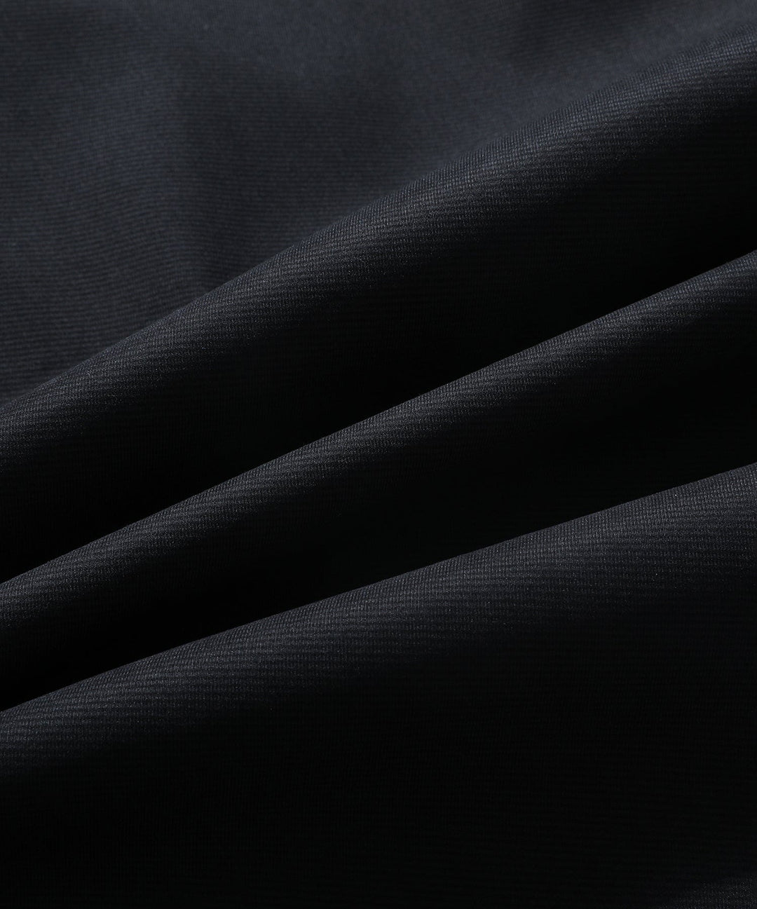 Men's practical outdoor jacket, a must-have for winter and chilly adventures.