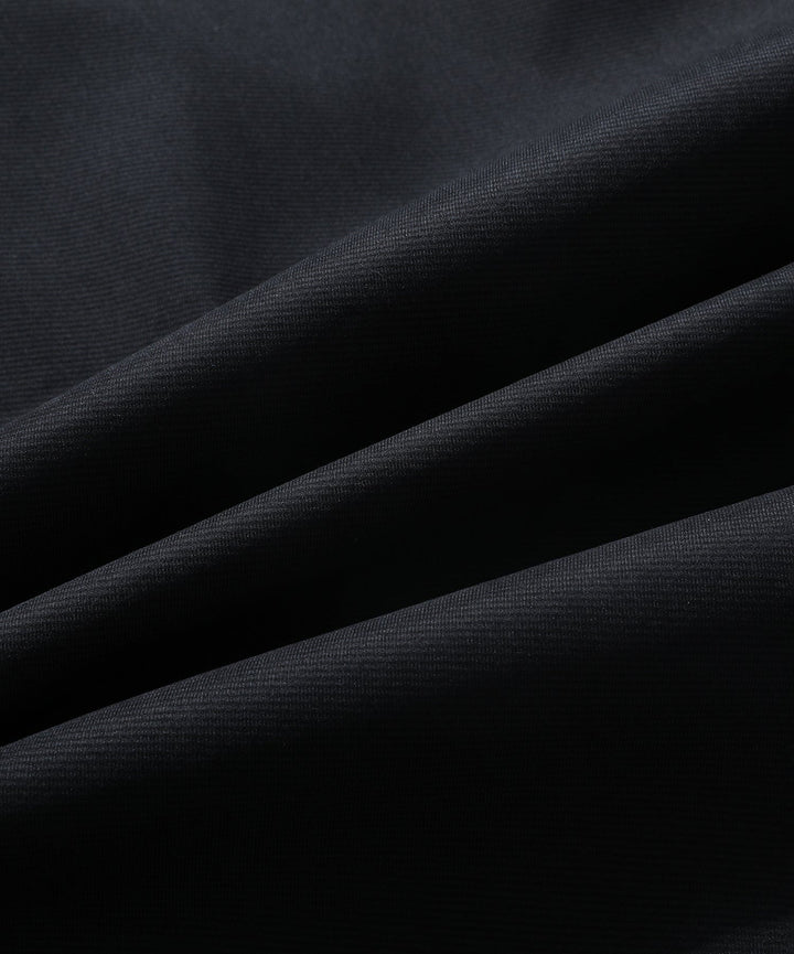 Men's practical outdoor jacket, a must-have for winter and chilly adventures.