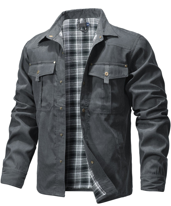 Functional men's insulated jacket, designed for comfort and outdoor performance.