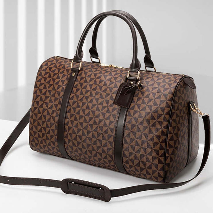 Men's durable travel duffel bag, perfect for organized journeys and weekend getaways. Reliable travel gear.