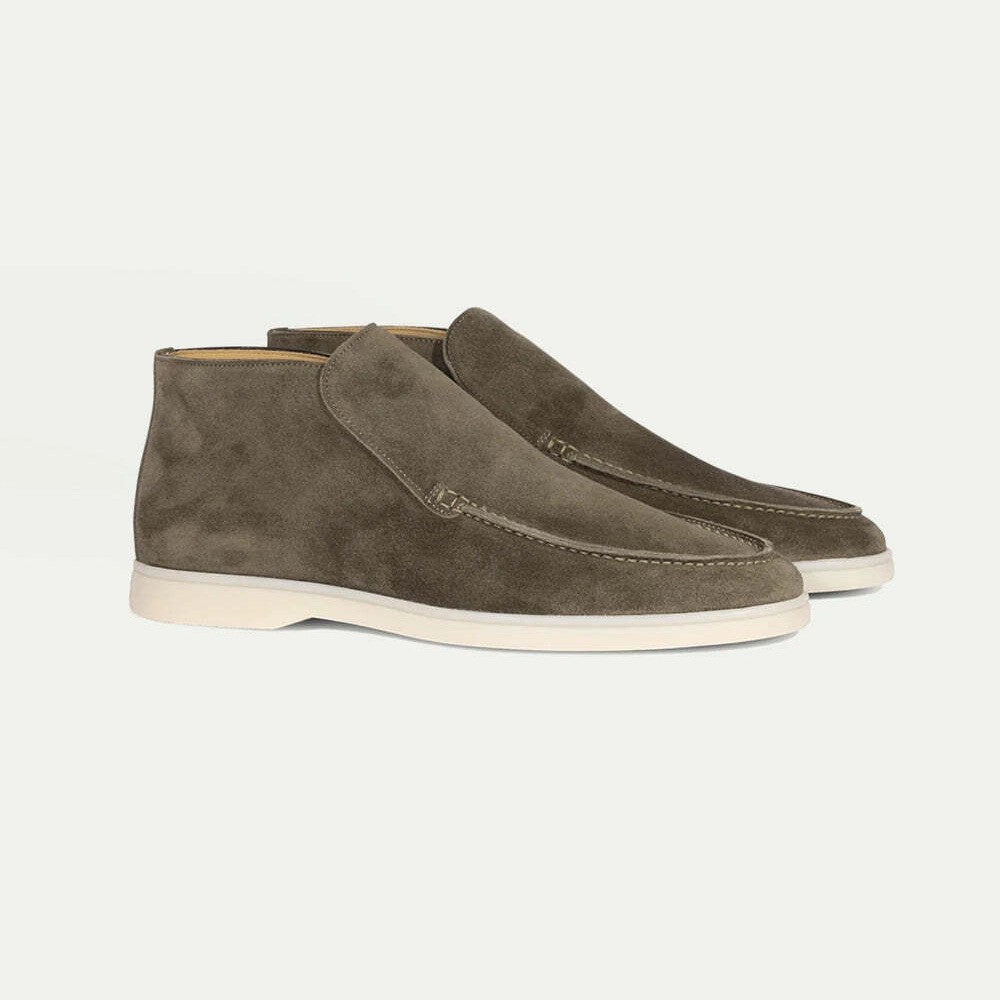 Fashionable men's slip-on casual shoes; comfortable, versatile, and perfect for everyday style.