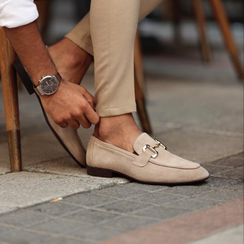 Elegant men's dress loafers with iconic horsebit detail, suitable for business, events, or a refined casual look.