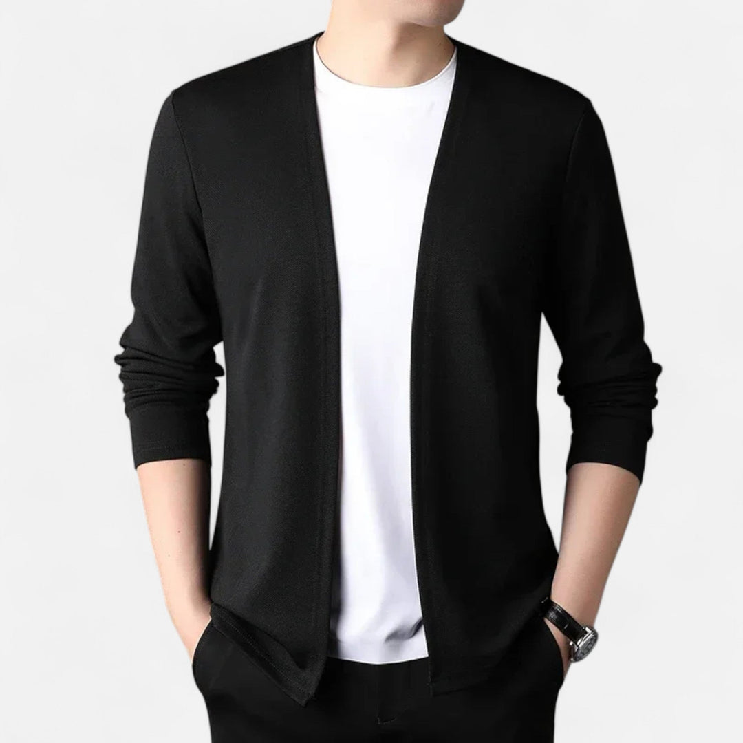 Fashionable men's long-sleeve cardigan cloak, an elegant outerwear for a versatile autumn-winter look.