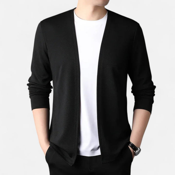 Fashionable men's long-sleeve cardigan cloak, an elegant outerwear for a versatile autumn-winter look.
