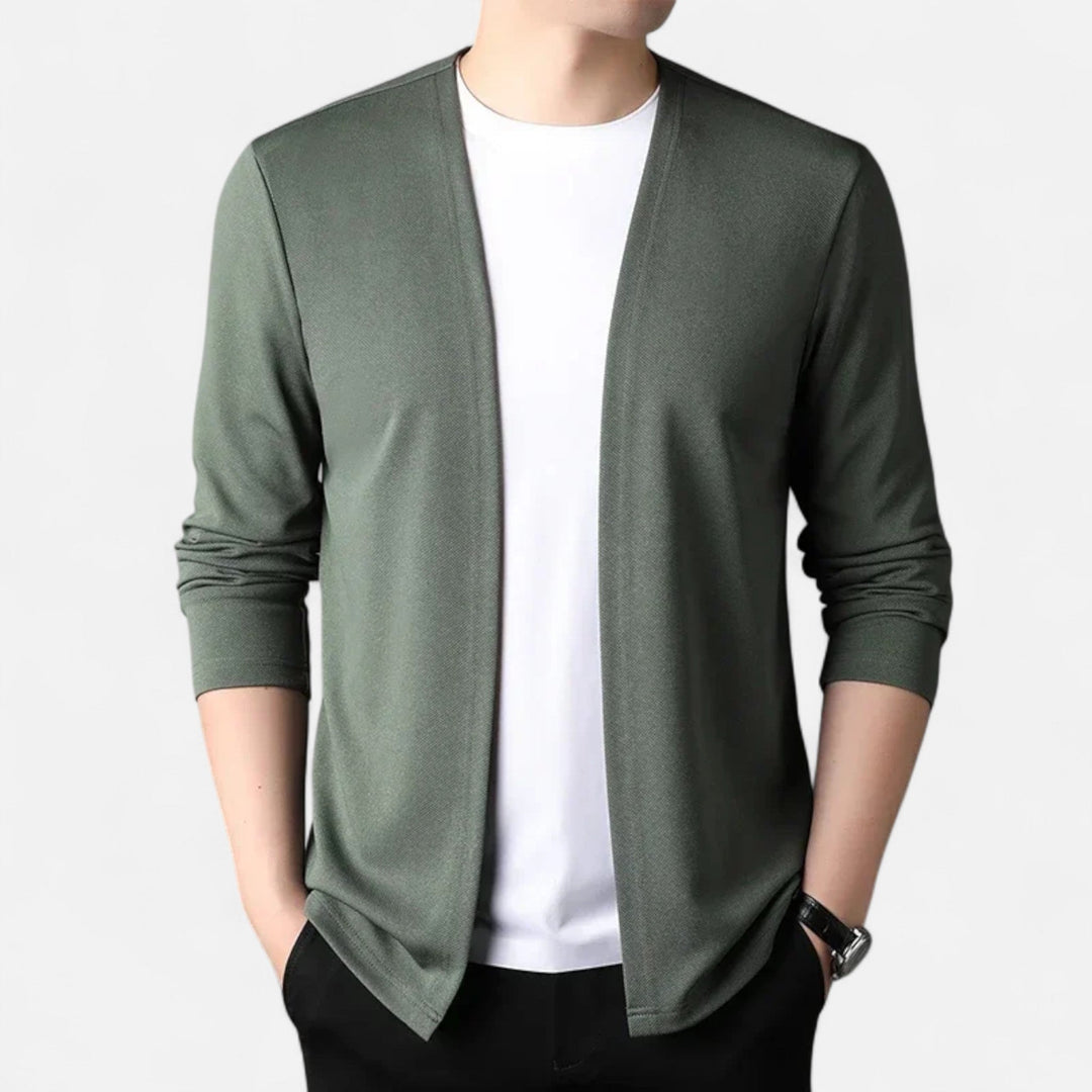 Men's long-sleeve cardigan cloak, a sophisticated layering piece for elegant casual chic autumn fashion.