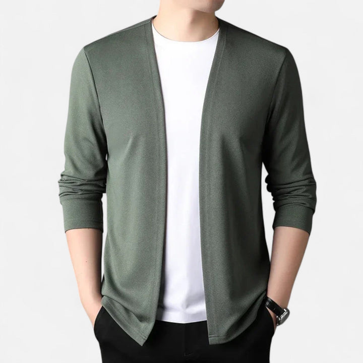 Men's long-sleeve cardigan cloak, a sophisticated layering piece for elegant casual chic autumn fashion.