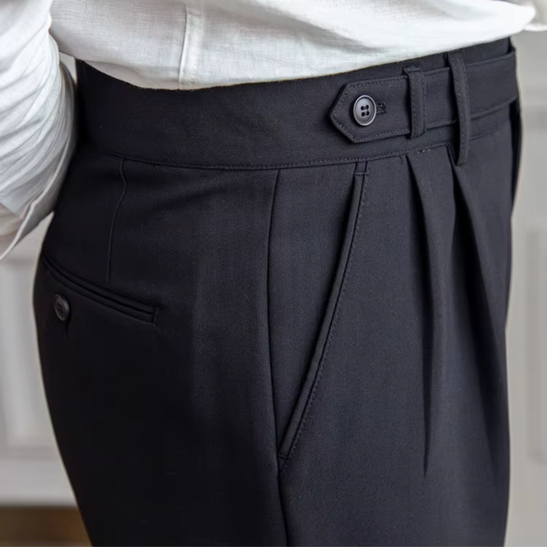 Comfortable beige men's pleated pants, ideal for office and elevated casual style.