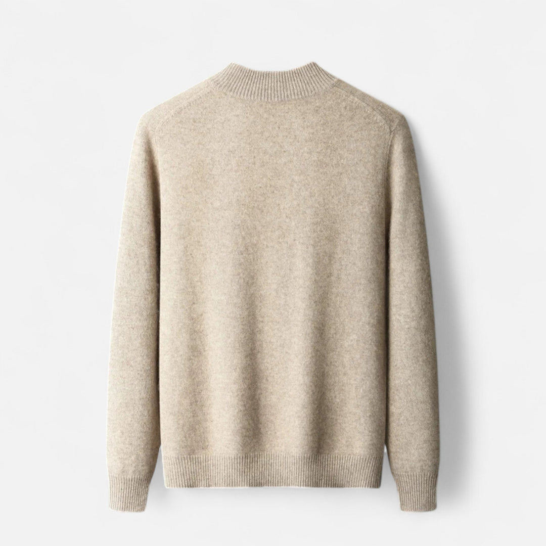 Casual men's zip-up cardigan, comfortable and lightweight. A versatile piece for everyday menswear style.
