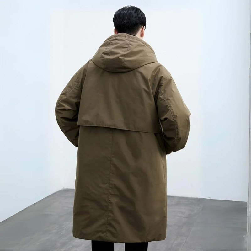 Men's Elvoria winter parka with detachable hood, insulated, and water-repellent for cold weather protection.