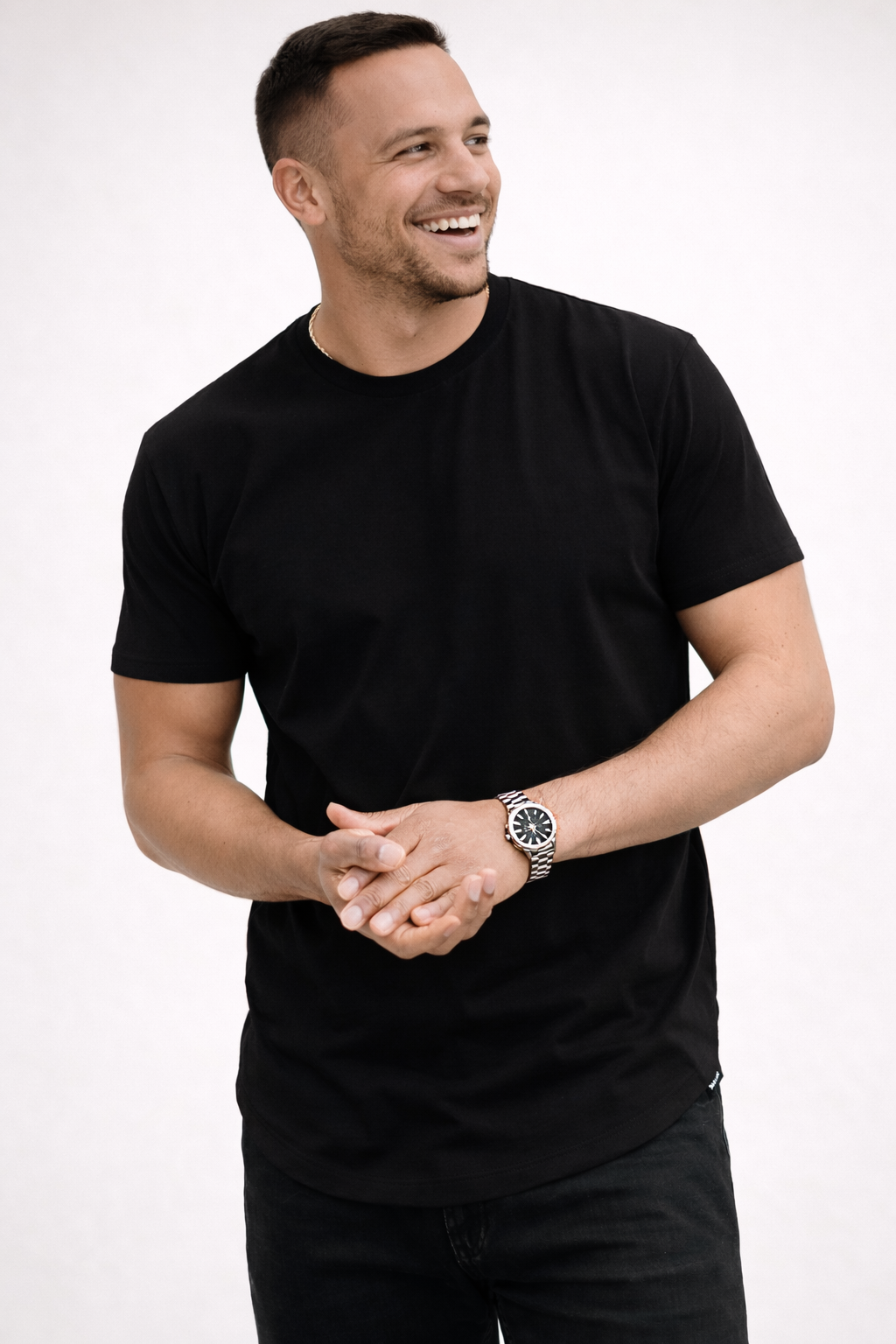 Slim fit men's t-shirt, perfect for a modern casual look. Versatile basic tee for everyday styling & comfort.
