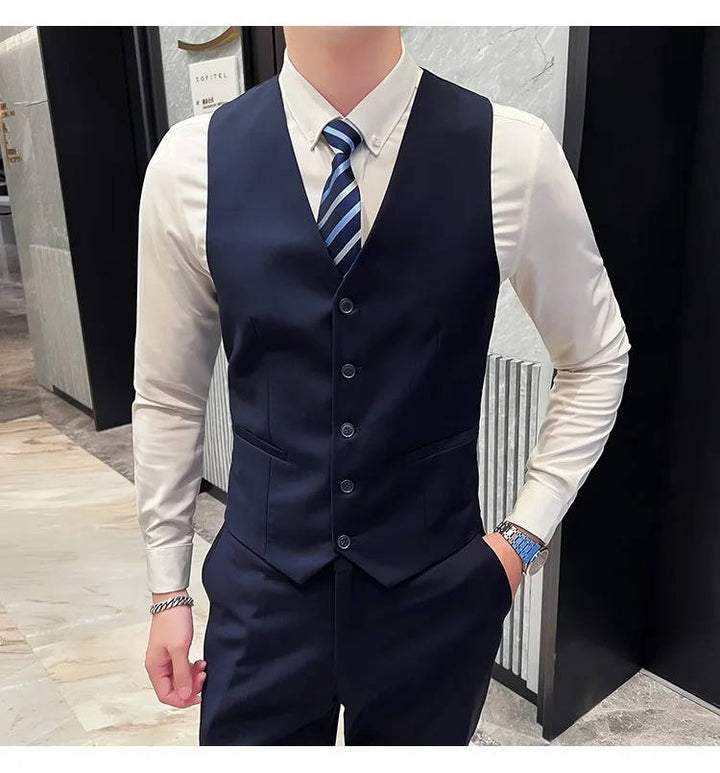 Men's classic tailored three-piece suit, notch lapel. Ideal for formal business or wedding.