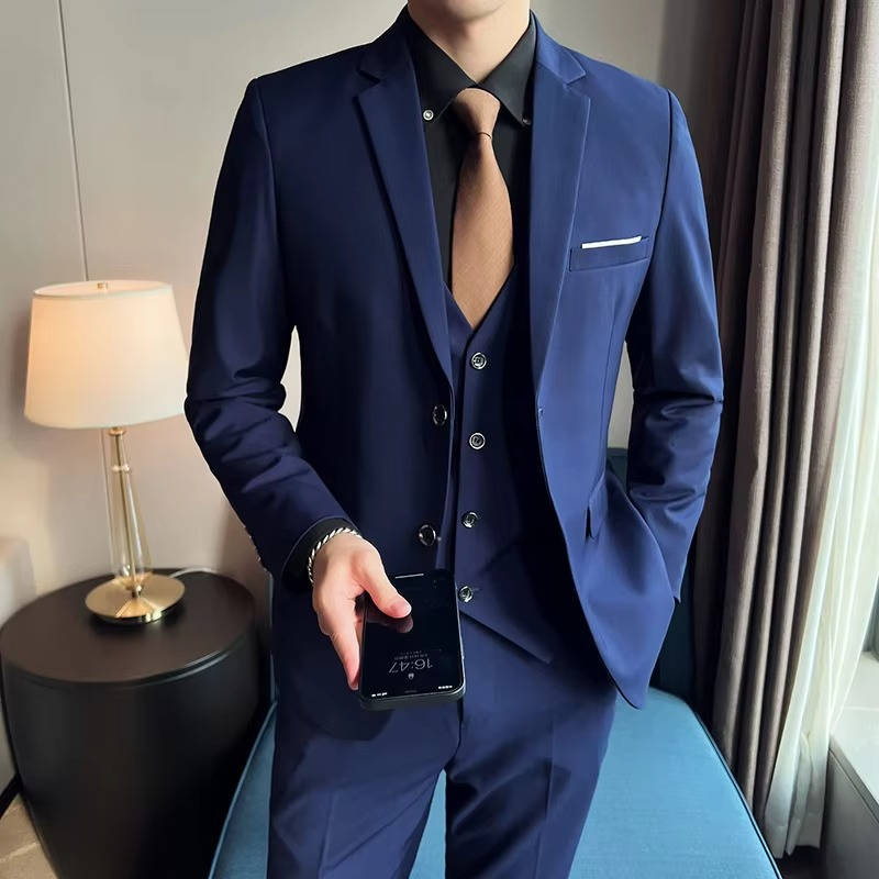 Elegant men's tailored suit, three-piece with notch lapel. Perfect for formal business attire.