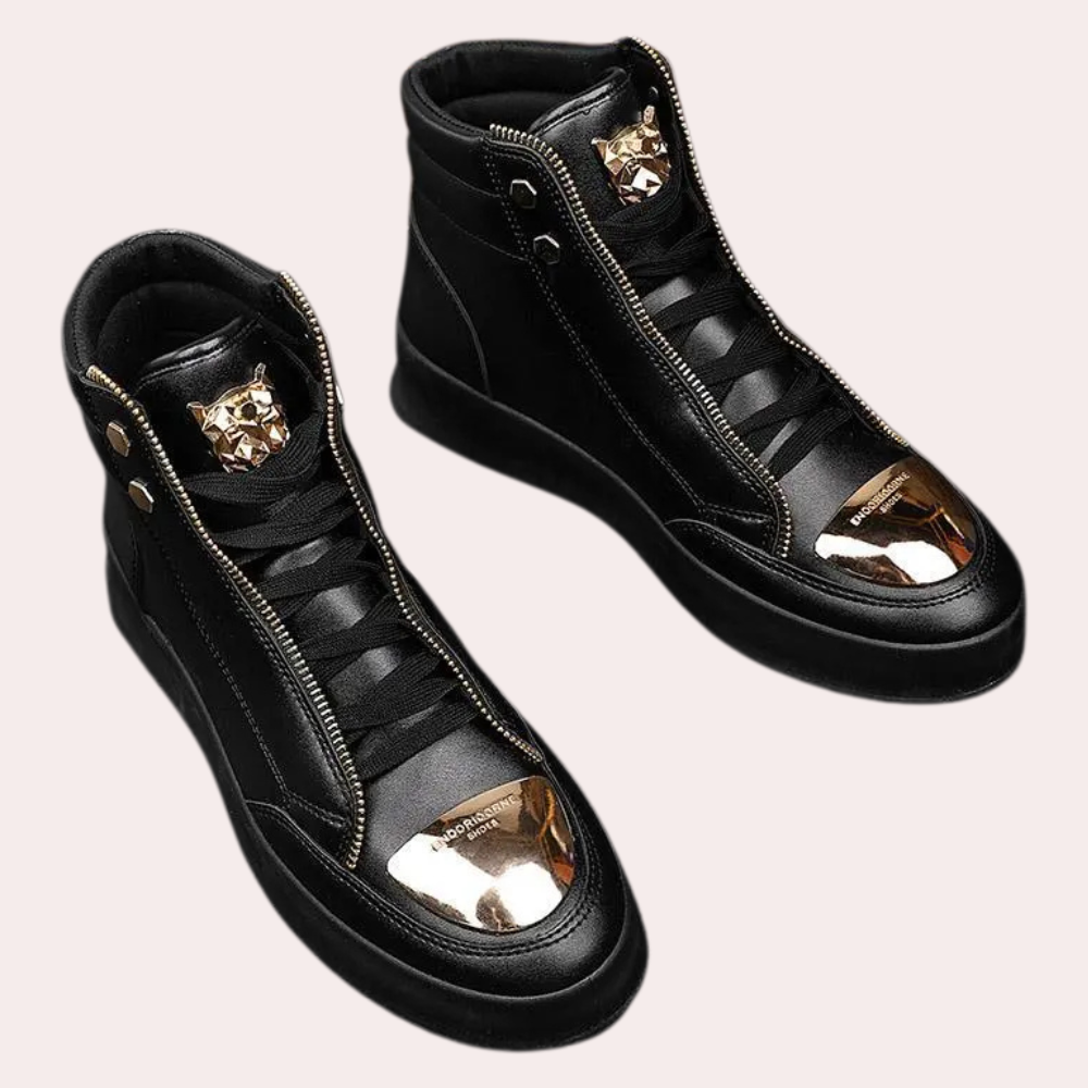 Men's high-top streetwear sneakers with metallic toe, perfect for urban fashion and casual wear. Lace-up design.