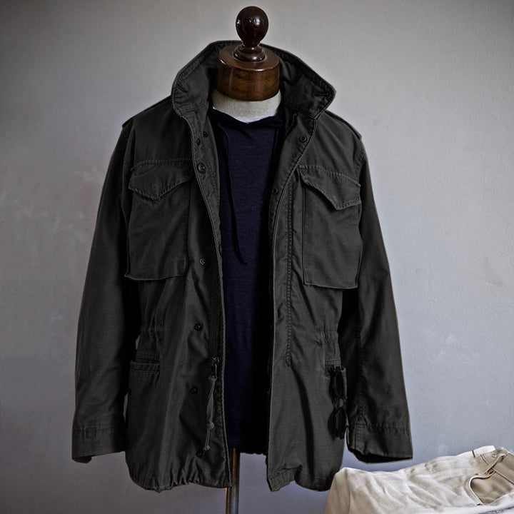 Stylish men's utility hooded jacket in a classic color, suitable for various outdoor activities.