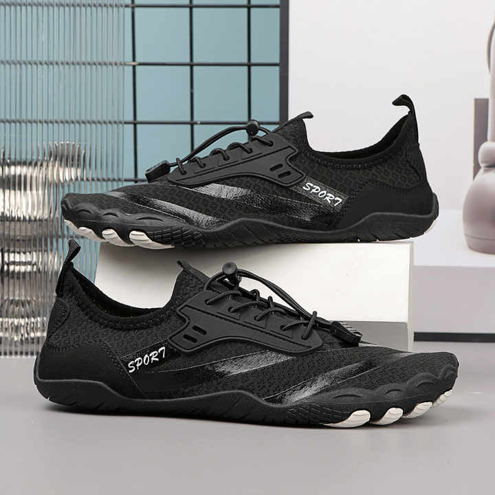 Breathable men's training shoes with barefoot feel, ideal for gym workouts