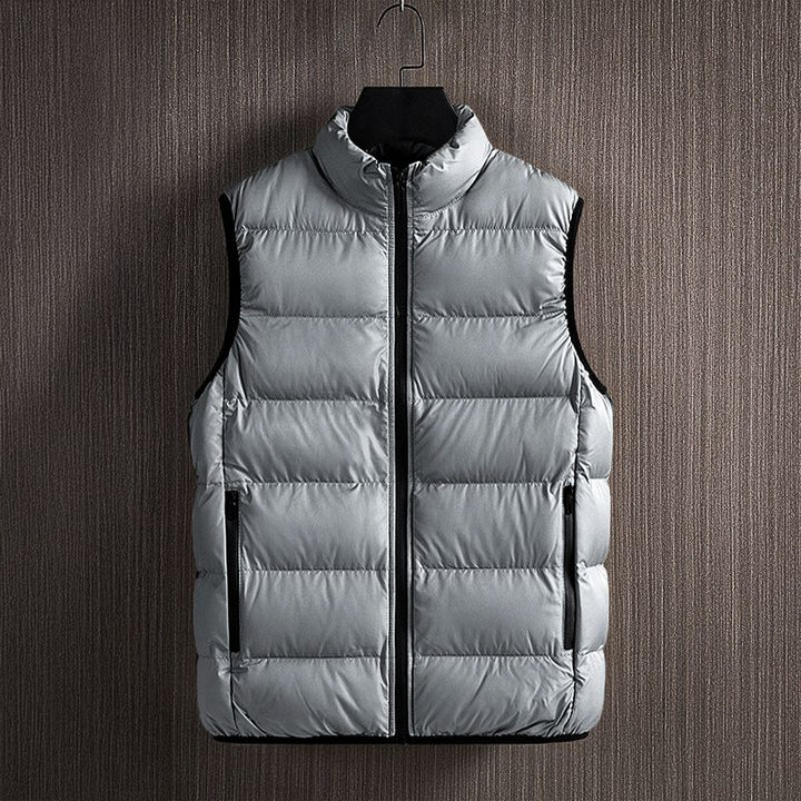 Men's lightweight black puffer vest, ideal for layering in cold weather. Casual and outdoor style.