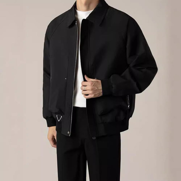 Lightweight men's casual bomber jacket, soft fabric, suitable for everyday wear and versatile styling.
