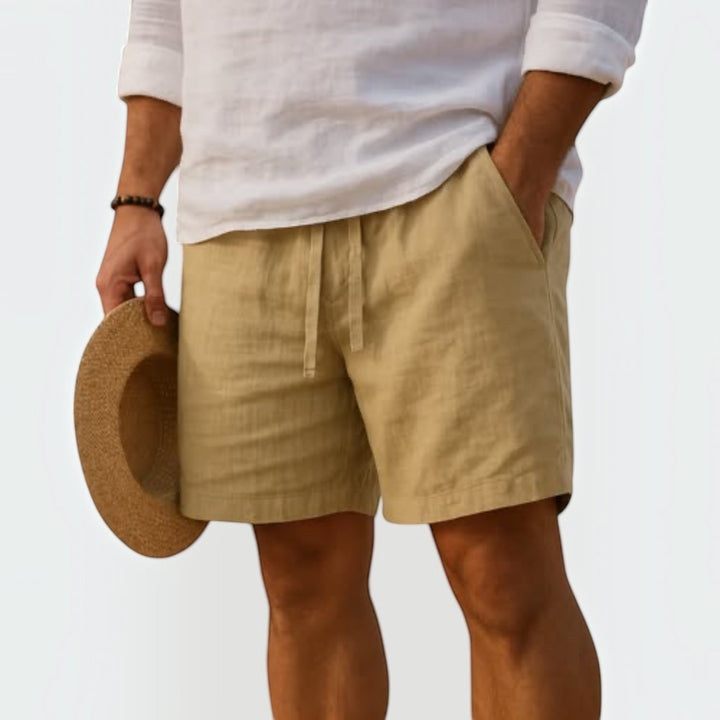 Detail of waistband and pockets on men's lightweight comfort fit shorts, ideal for summer relaxation.