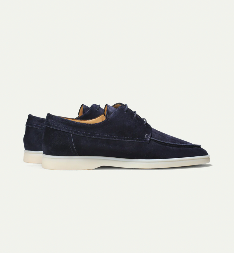 Comfortable men's lace-up casual shoes. Ideal for walking & versatile everyday wear.