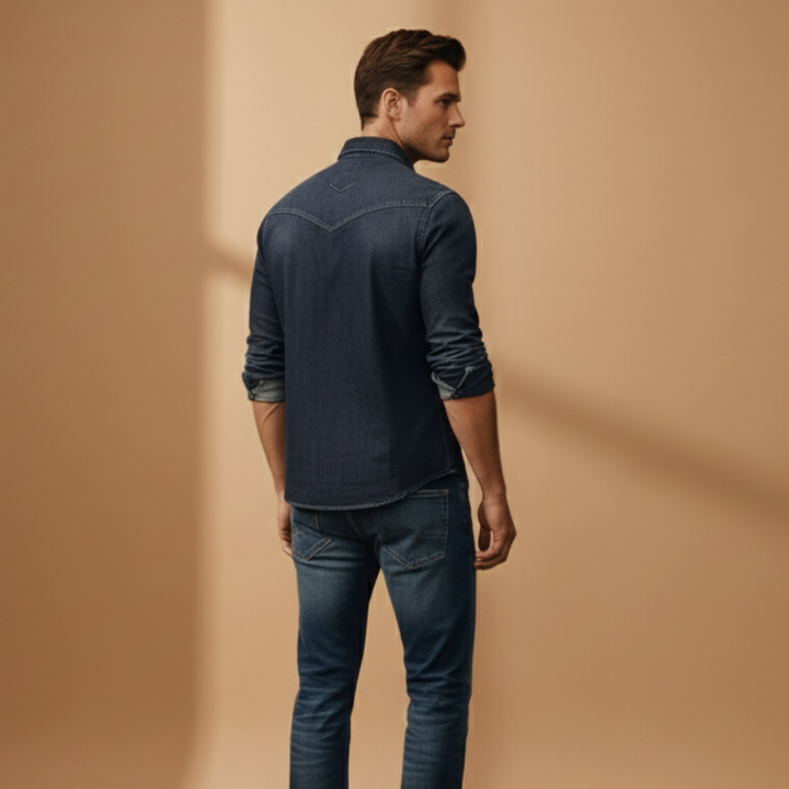 Men's everyday button-up shirt in fashion-forward design, long sleeves & chest pockets for versatile style.