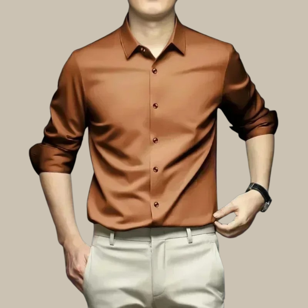 Men's luxurious casual shirt, long-sleeve, offering effortless style & comfort for versatile wear. Elegant button-down.