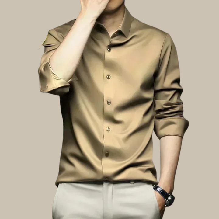 Men's luxurious casual shirt in a sophisticated color. Long-sleeve, elegant button-down, perfect versatile wear.