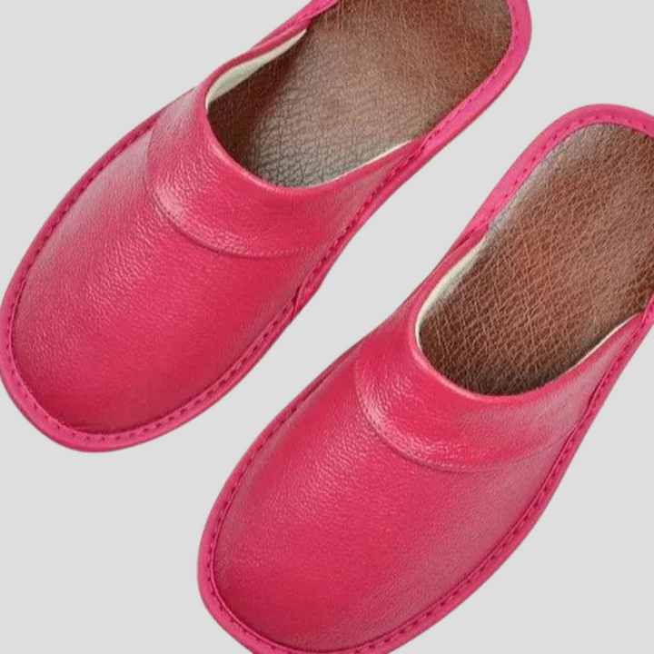 Men's leather indoor footwear, perfect as house shoes for a comfortable and stylish experience