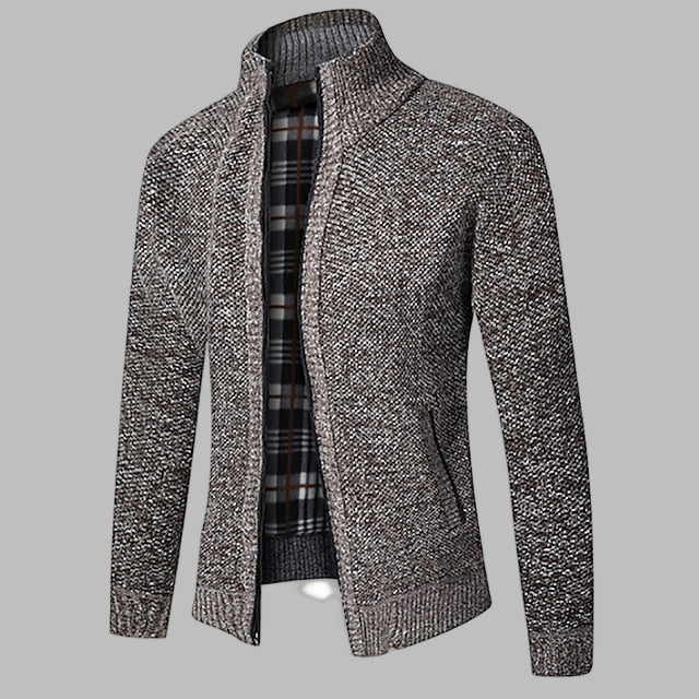 Versatile men's fashion pullover sweater with a practical zipper, perfect for everyday autumn outfits.