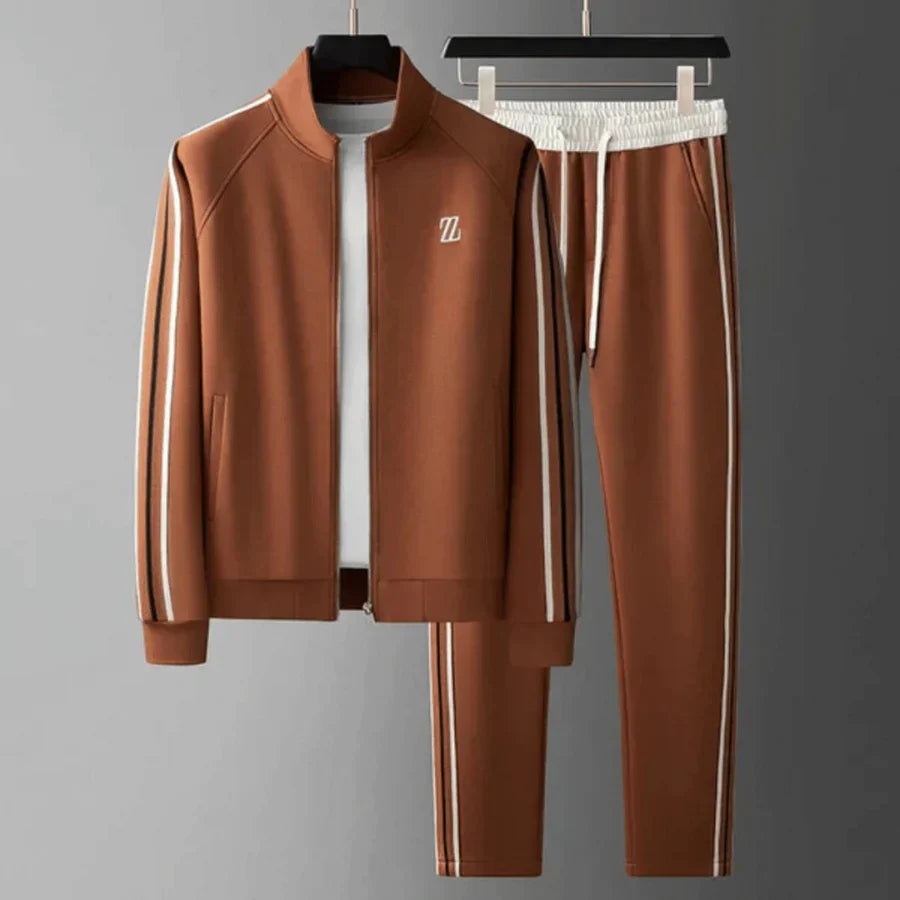 Stylish men's tracksuit set, made from soft cotton blend, suitable for active or relaxed days