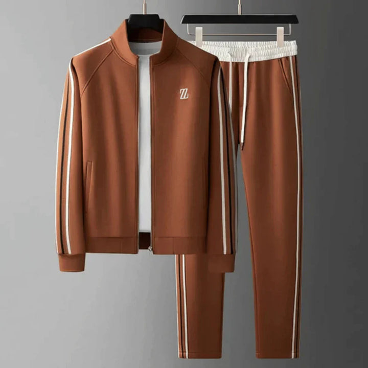 Stylish men's tracksuit set, made from soft cotton blend, suitable for active or relaxed days
