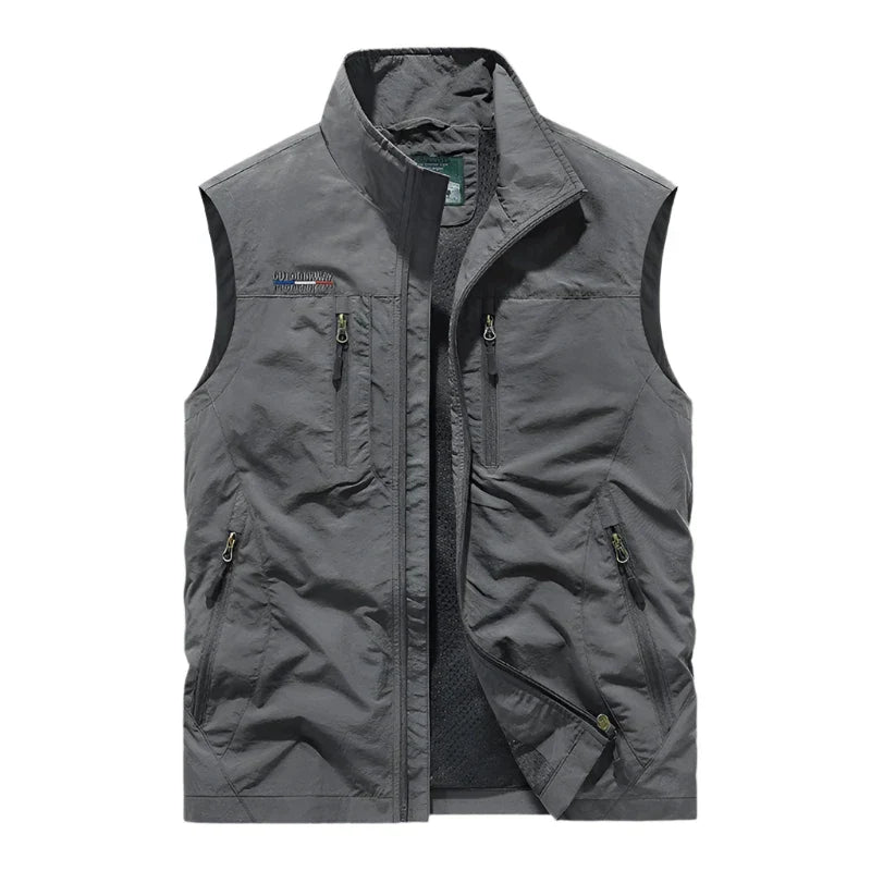 Men's casual utility vest, a new waterproof insulated gilet ideal for layering and cold weather