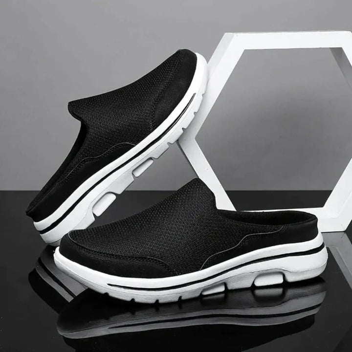 Adjustable men's orthopedic sports sandals with foot support & flat sole for walking comfort.