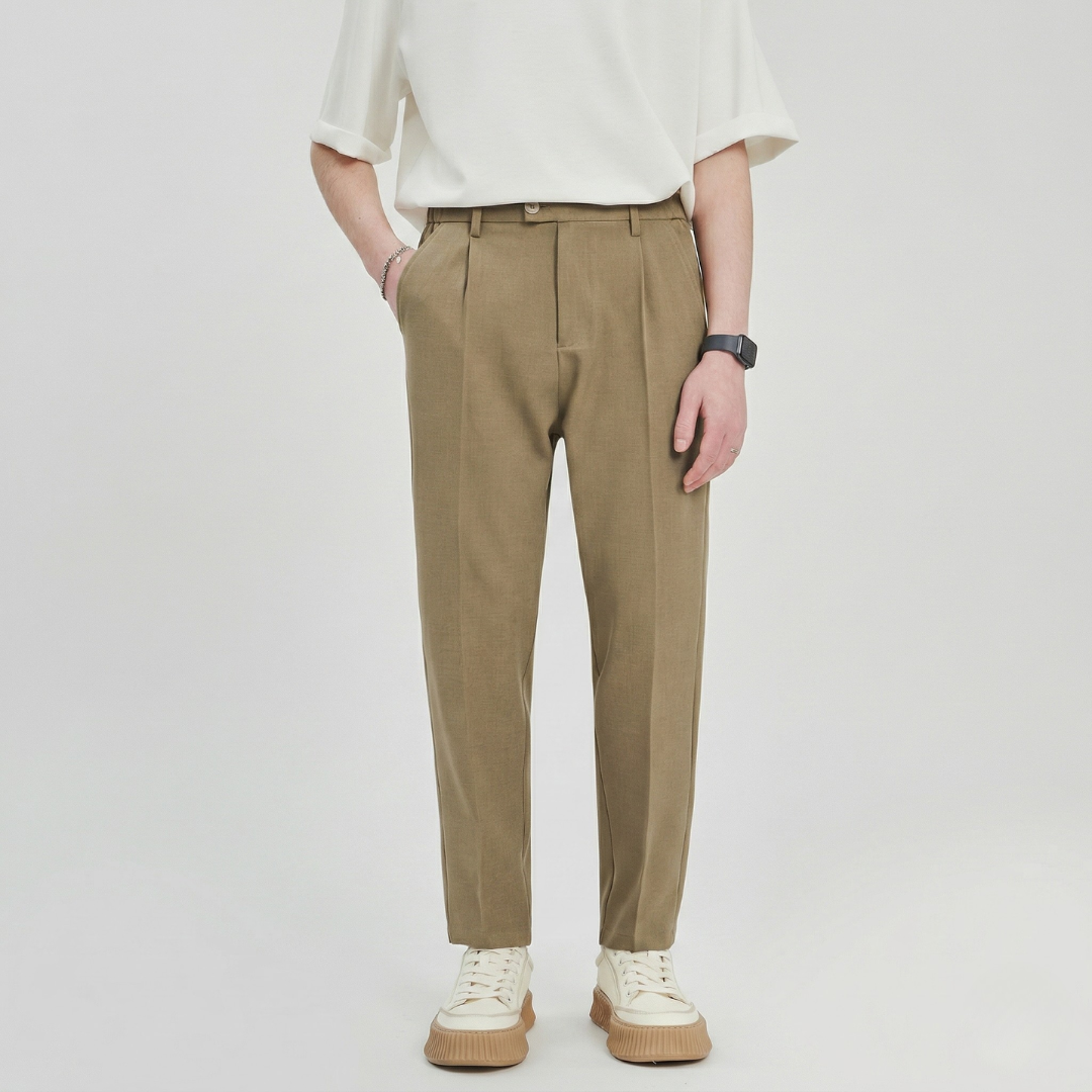 Modern style men's wide-leg pleated chino pants for a comfortable, fashionable & relaxed look.