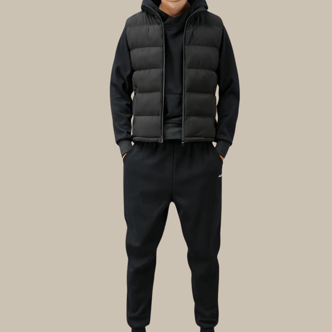 Comfortable men's quilted bodywarmer, lightweight & water-resistant, great for outdoor activities.